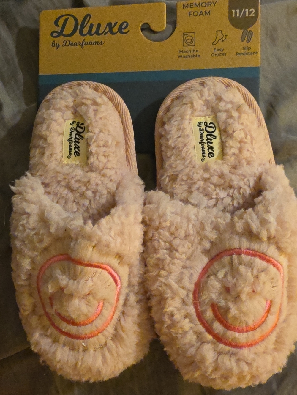 New dearfoams Plush Pink Memory Foam Kids Slippers with Embroidered 11/12 Girls